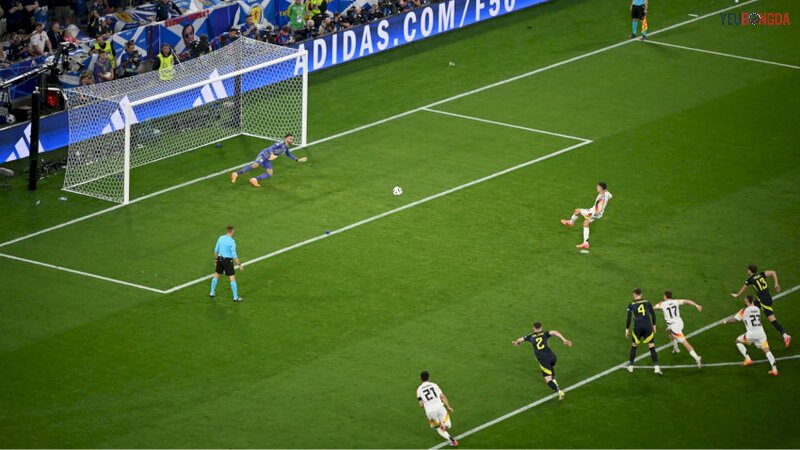 Chỉ tay ngay chấm phạt đền 11m