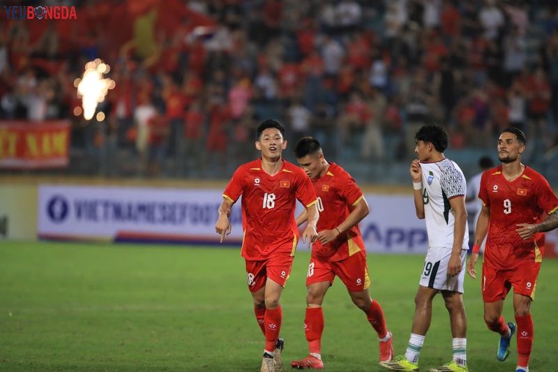 Điểm nhấn chiến thắng 3-0 trước Bangladesh