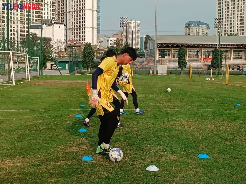 Sự thật về việc thủ môn 1m96 chia tay đội tuyển